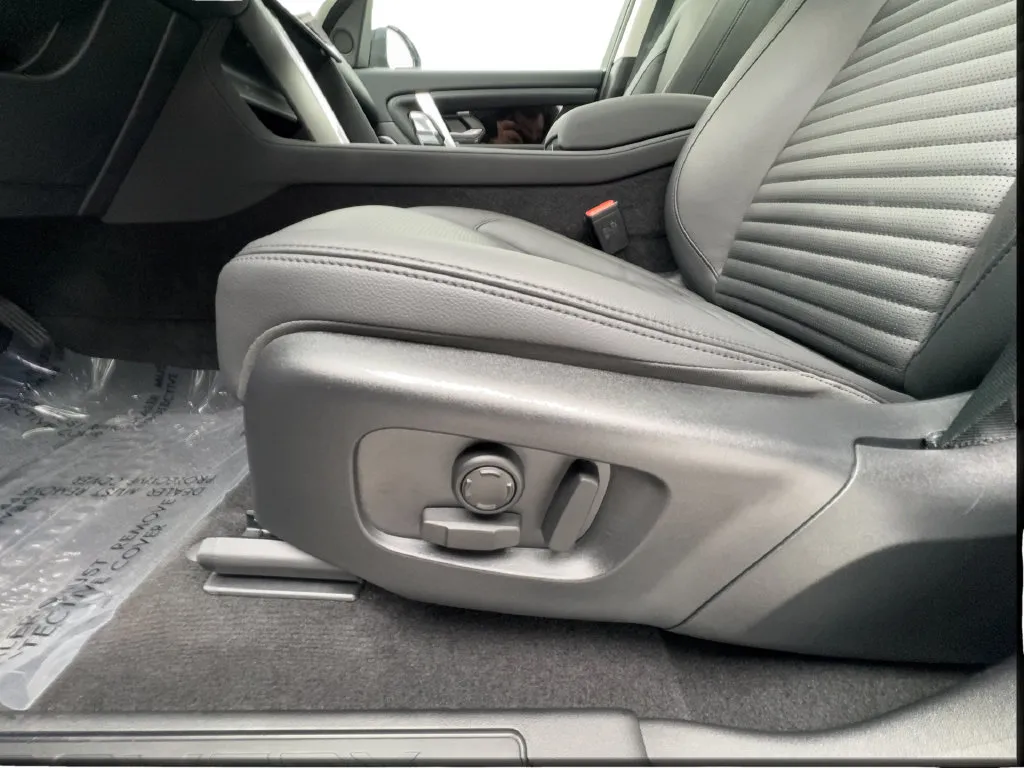 Land Rover Discovery Sport photo 25