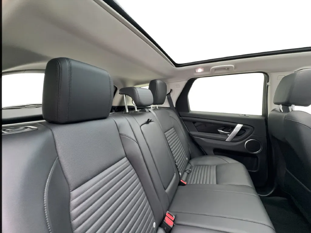 Land Rover Discovery Sport photo 32