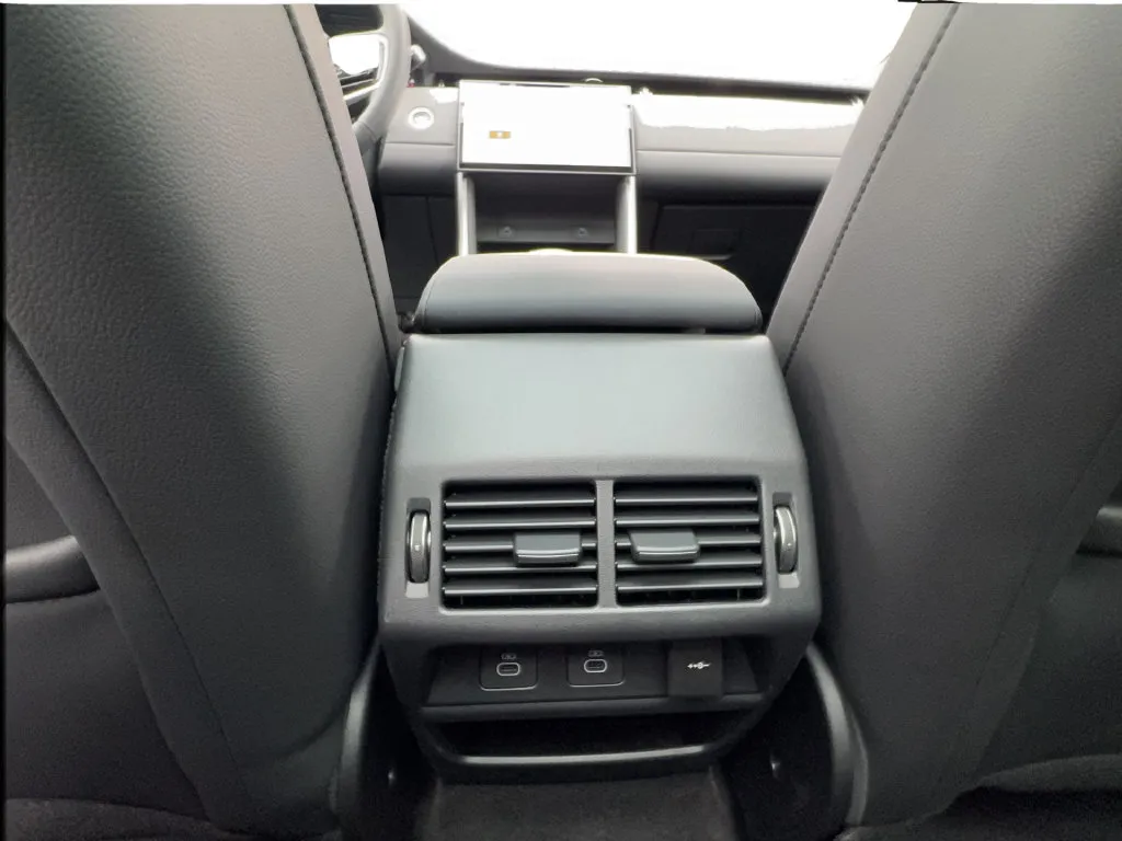 Land Rover Discovery Sport photo 43