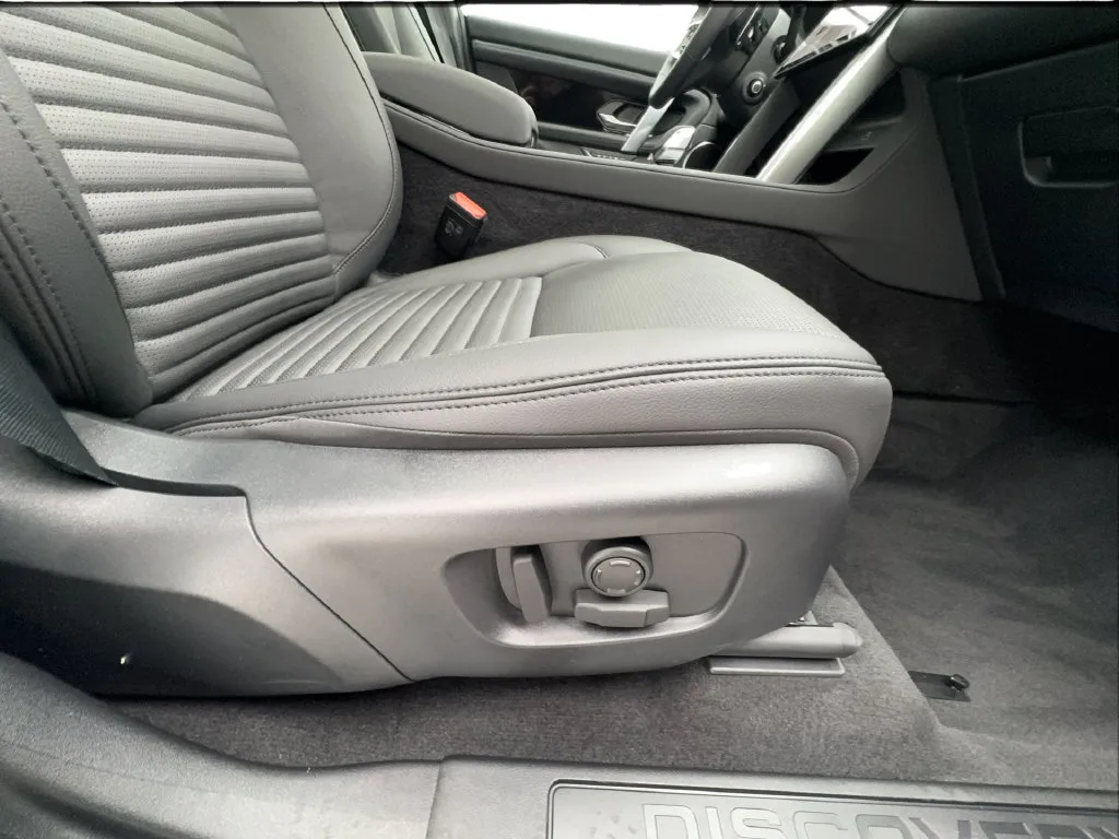 Land Rover Discovery Sport photo 35