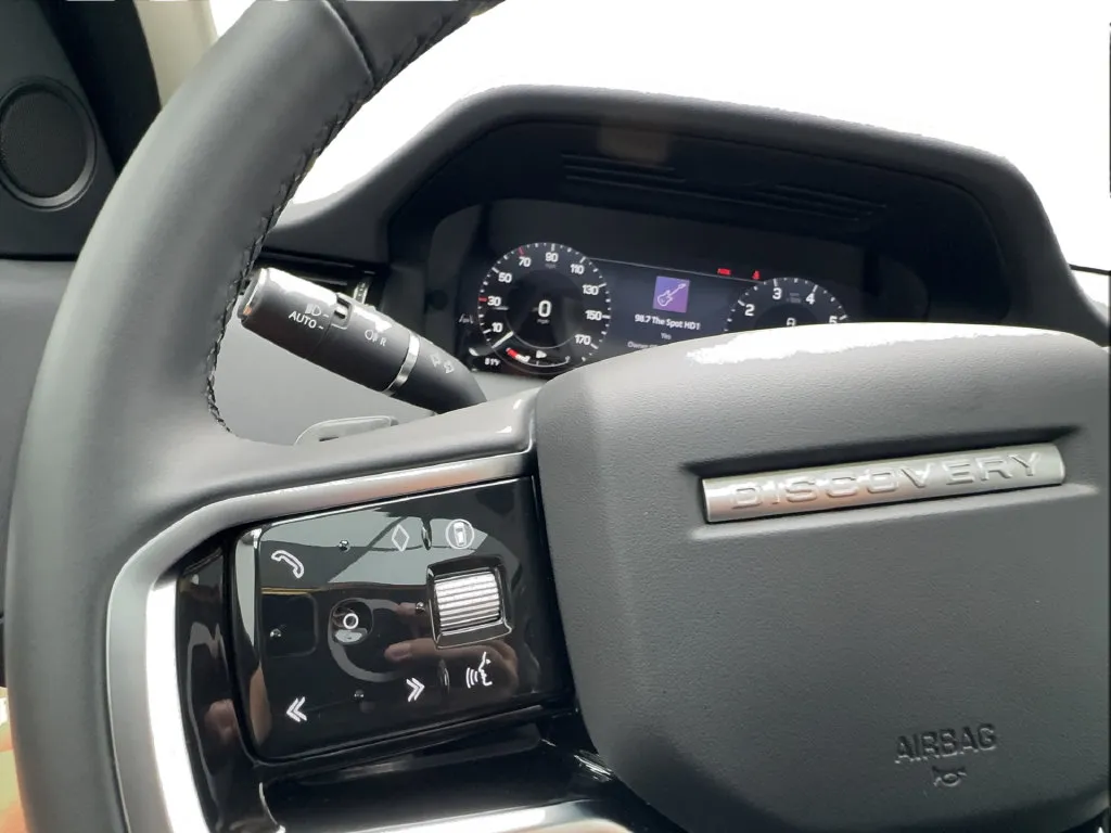 Land Rover Discovery Sport photo 48