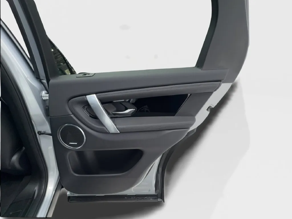 Land Rover Discovery Sport photo 33