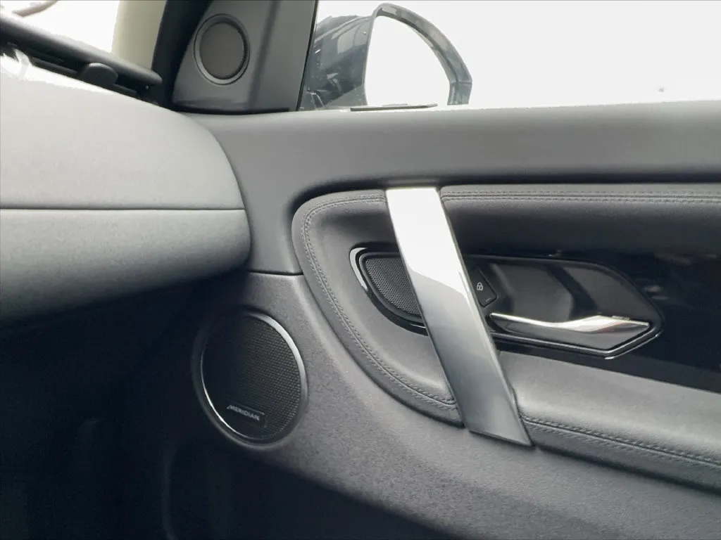 Land Rover Discovery Sport photo 51