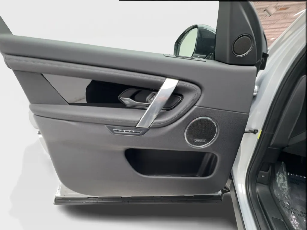 Land Rover Discovery Sport photo 26