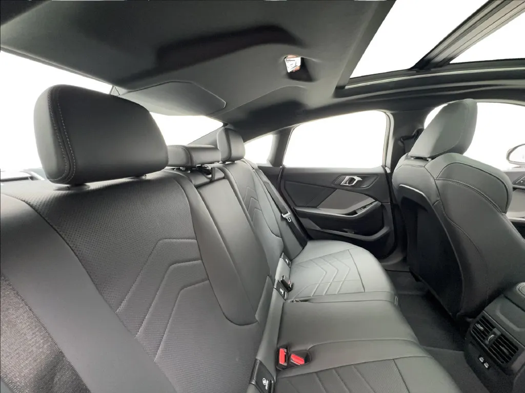 BMW 2 Series photo 32