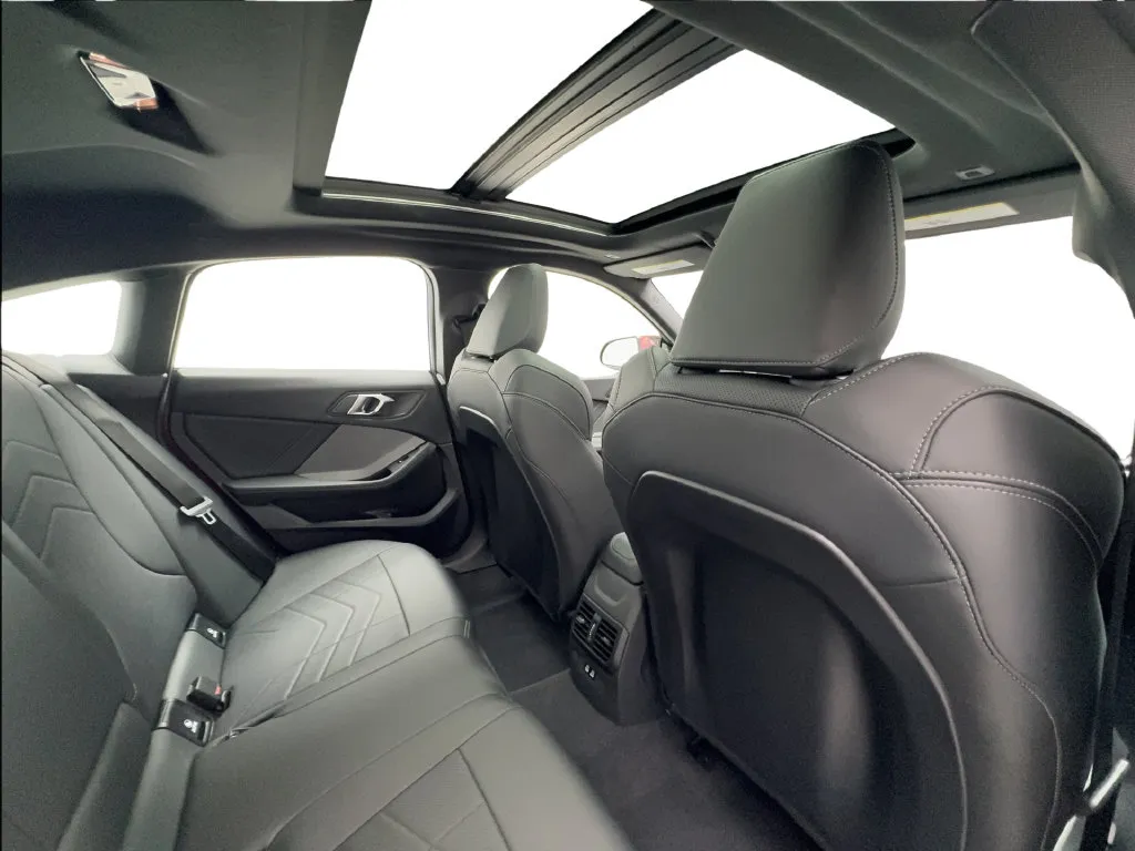 BMW 2 Series photo 30