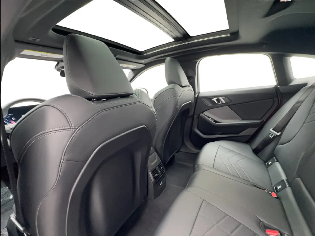 BMW 2 Series photo 27