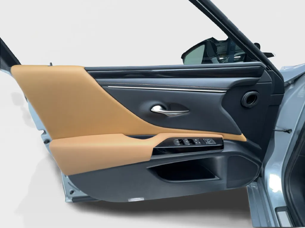 Lexus ES photo 26