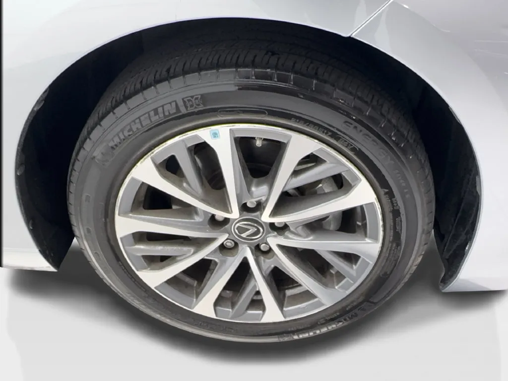 Lexus ES photo 16