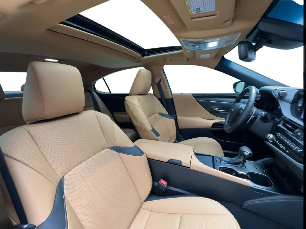 Lexus ES photo 34