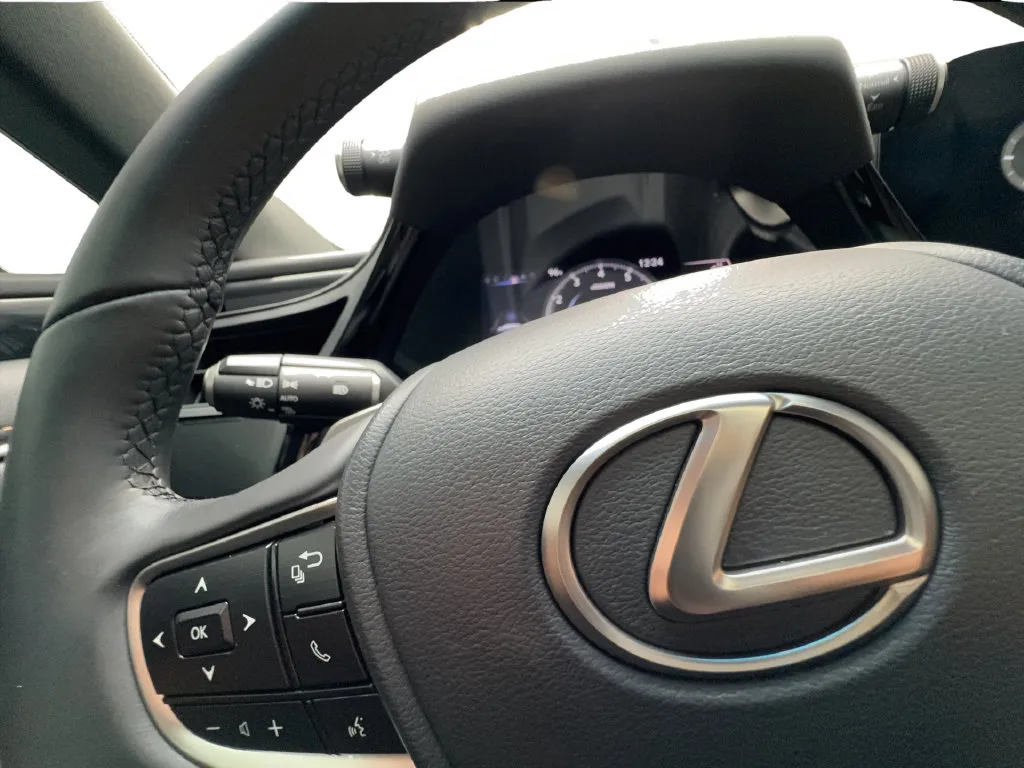 Lexus ES photo 47