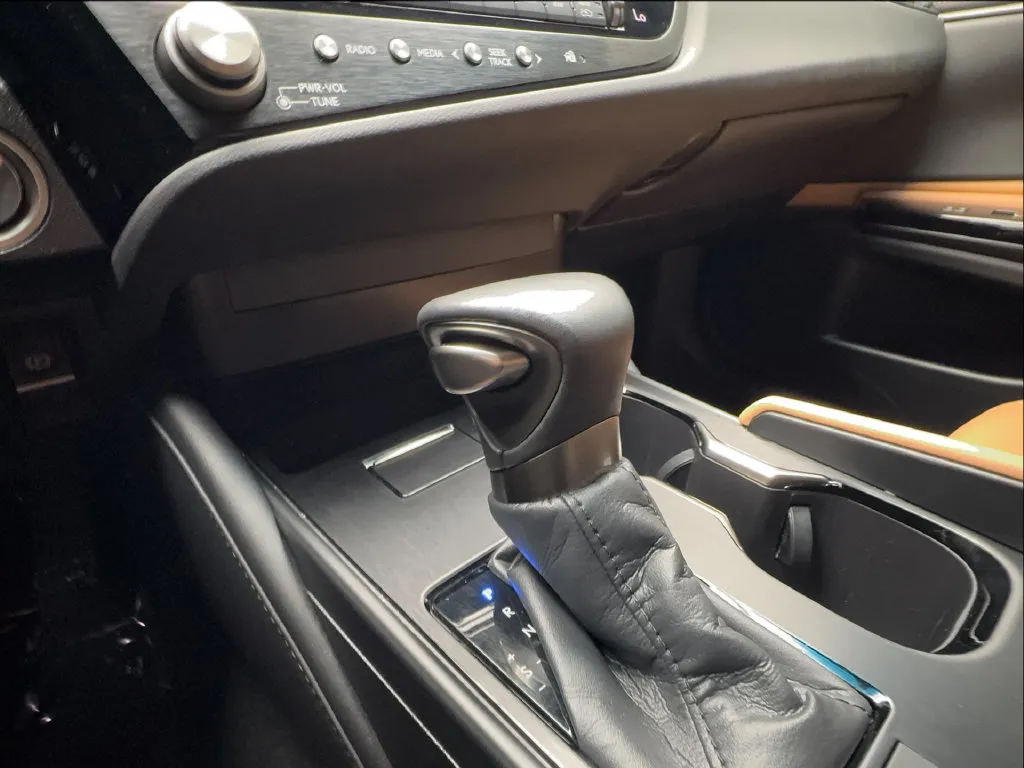 Lexus ES photo 52