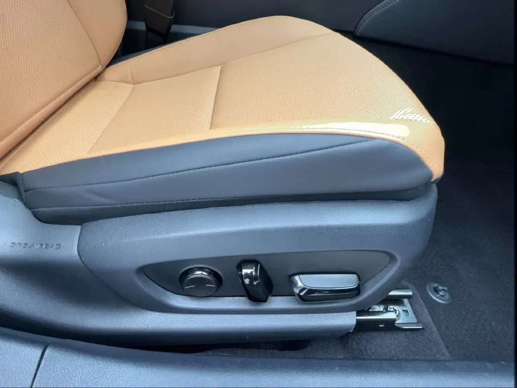 Lexus ES photo 35