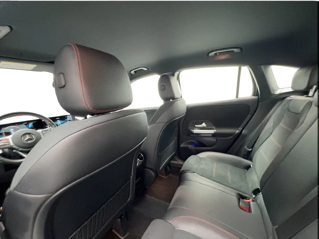 Mercedes-Benz GLA photo 25