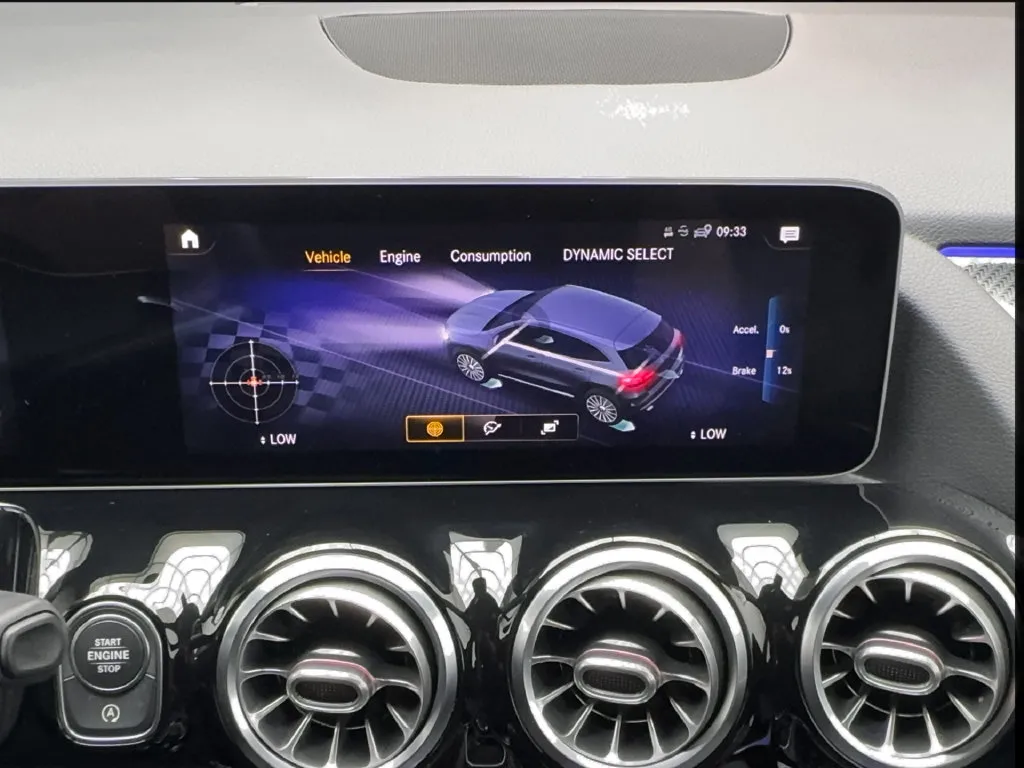 Mercedes-Benz GLA photo 57