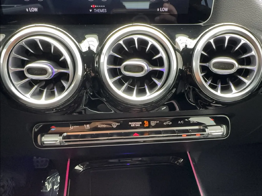 Mercedes-Benz GLA photo 53