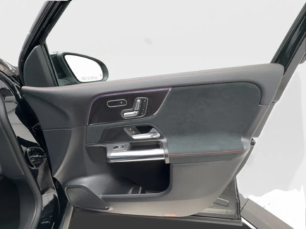 Mercedes-Benz GLA photo 34