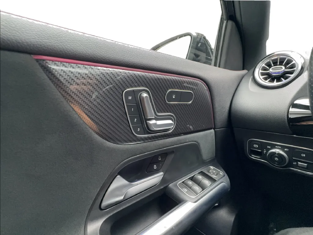 Mercedes-Benz GLA photo 48