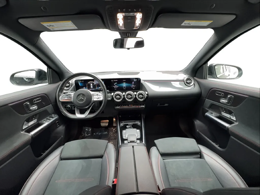 Mercedes-Benz GLA photo 39