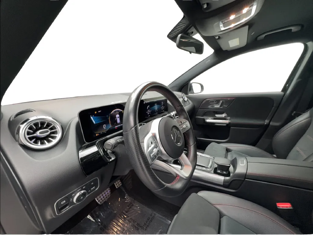 Mercedes-Benz GLA photo 22