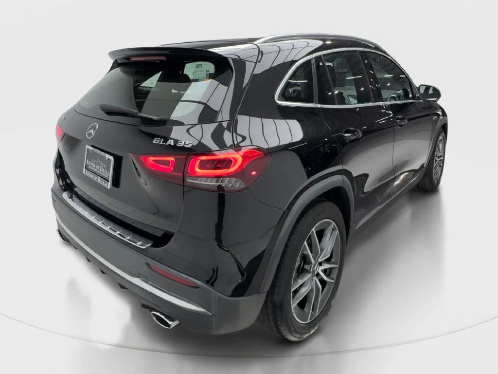 Mercedes-Benz GLA photo 8
