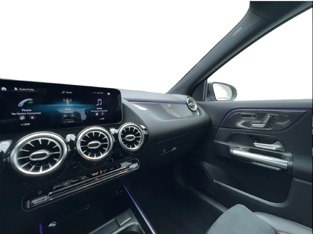 Mercedes-Benz GLA photo 45