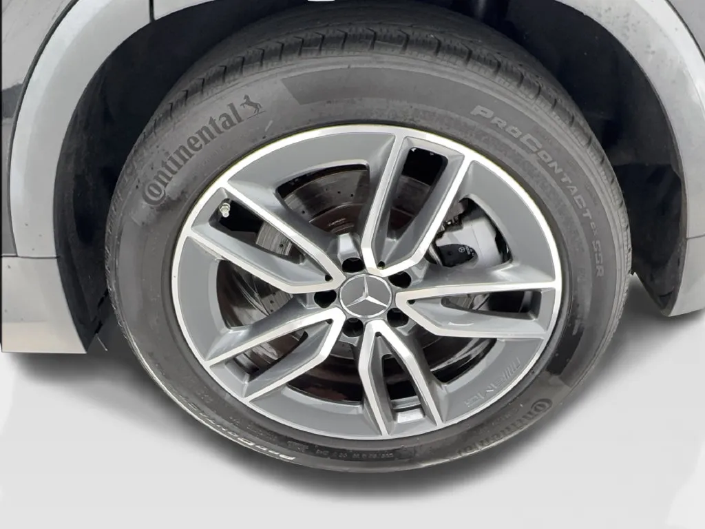 Mercedes-Benz GLA photo 12