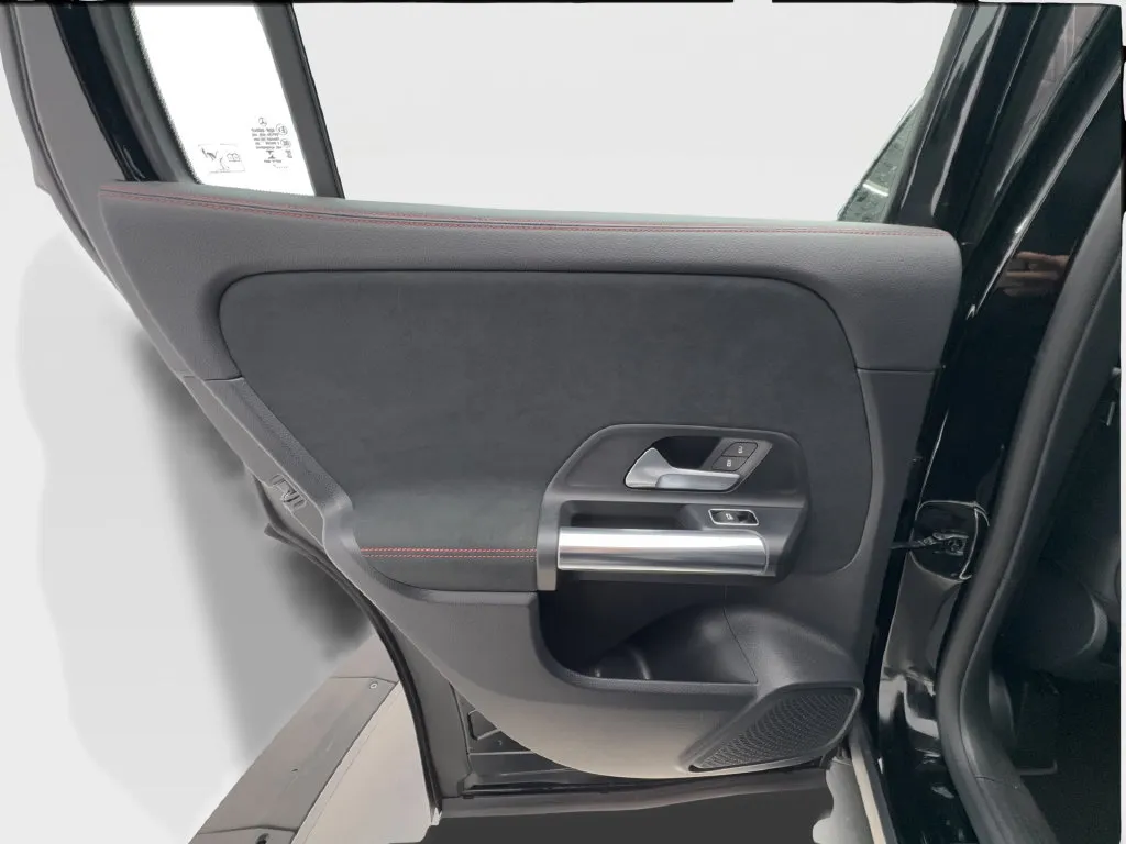 Mercedes-Benz GLA photo 27