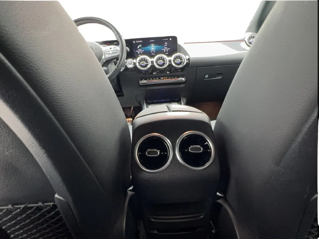 Mercedes-Benz GLA photo 40