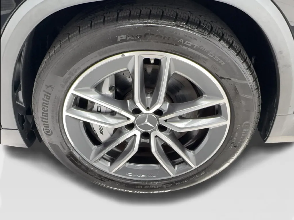 Mercedes-Benz GLA photo 14