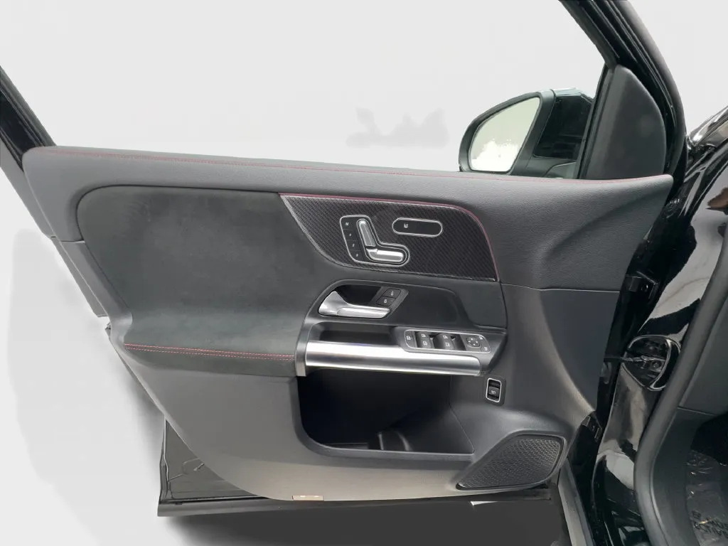 Mercedes-Benz GLA photo 23