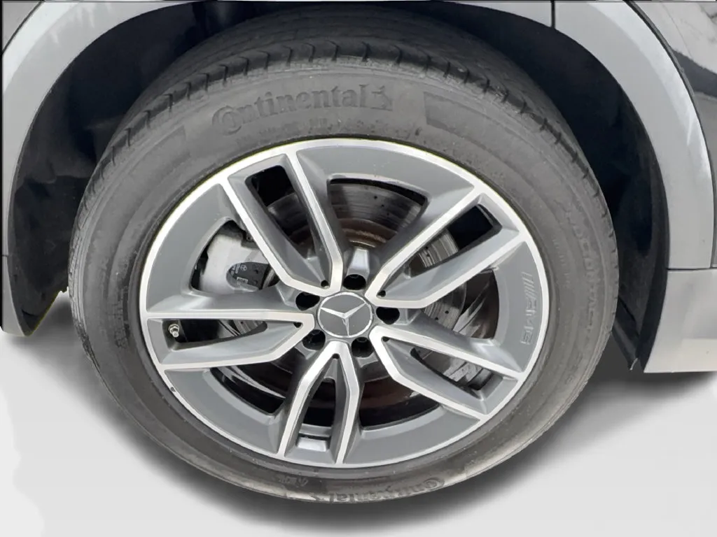 Mercedes-Benz GLA photo 16