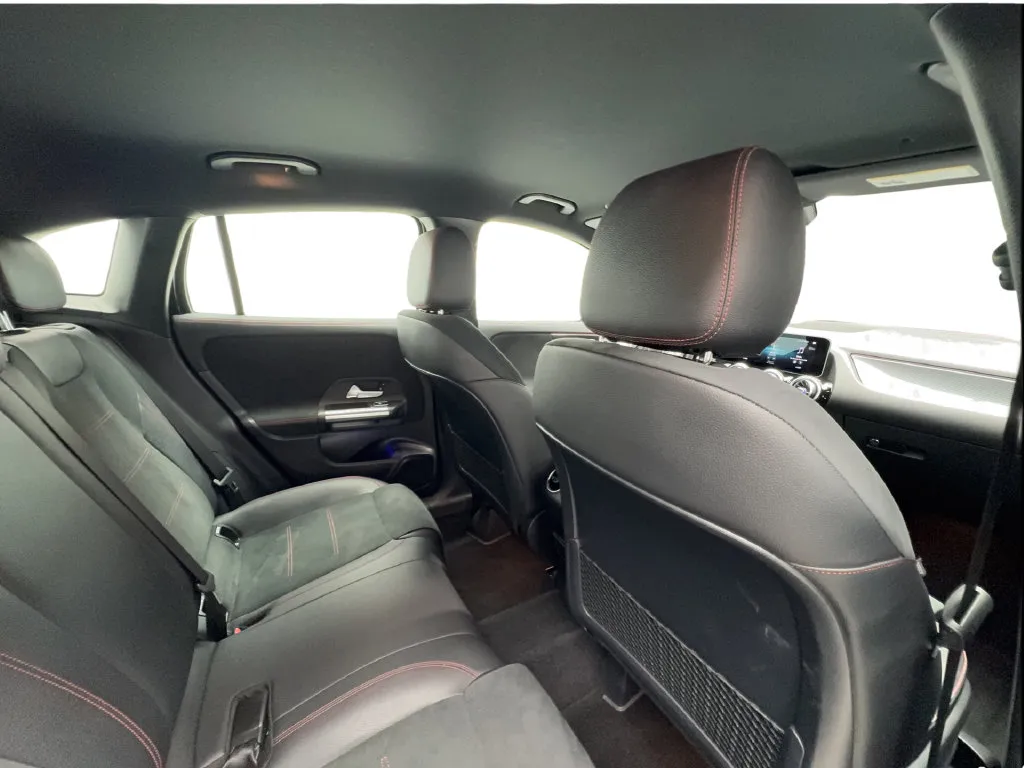 Mercedes-Benz GLA photo 28
