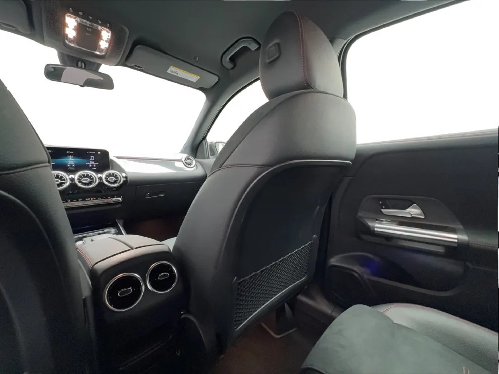 Mercedes-Benz GLA photo 41