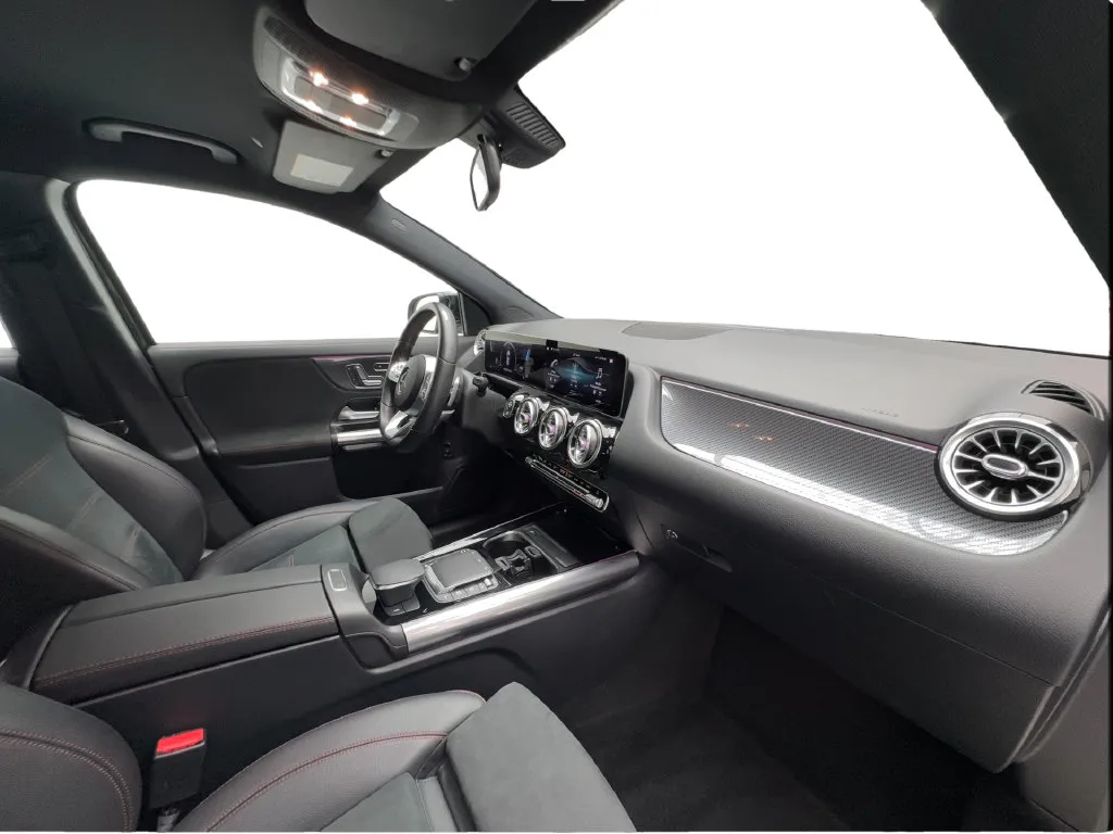 Mercedes-Benz GLA photo 33