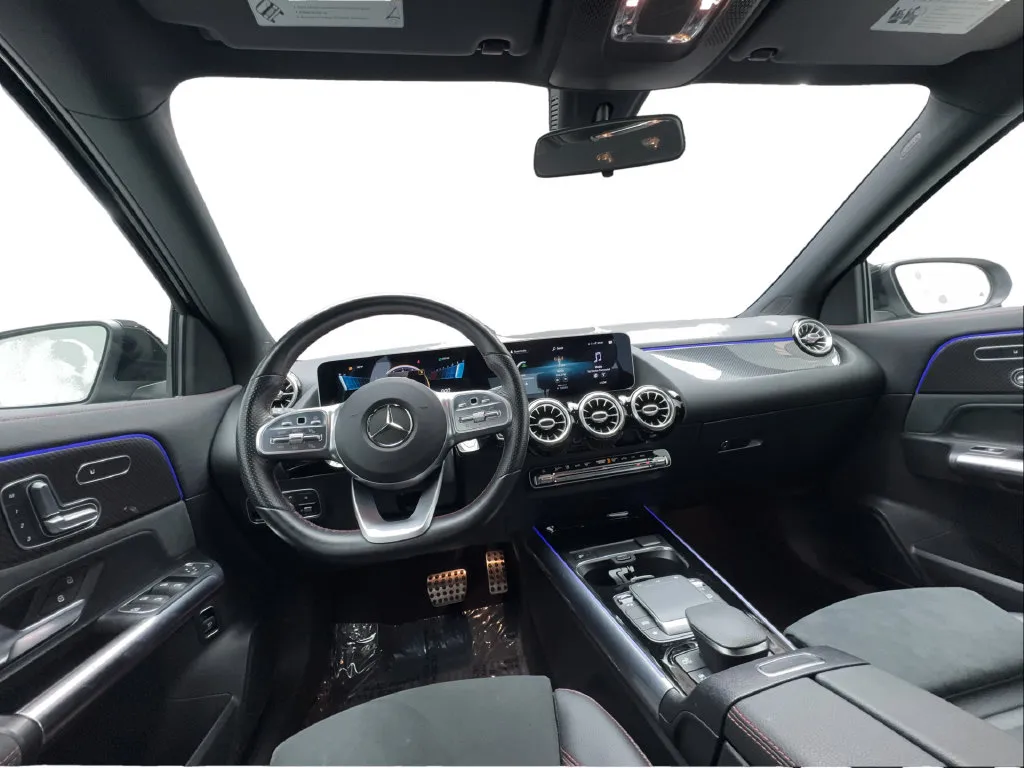 Mercedes-Benz GLA photo 35