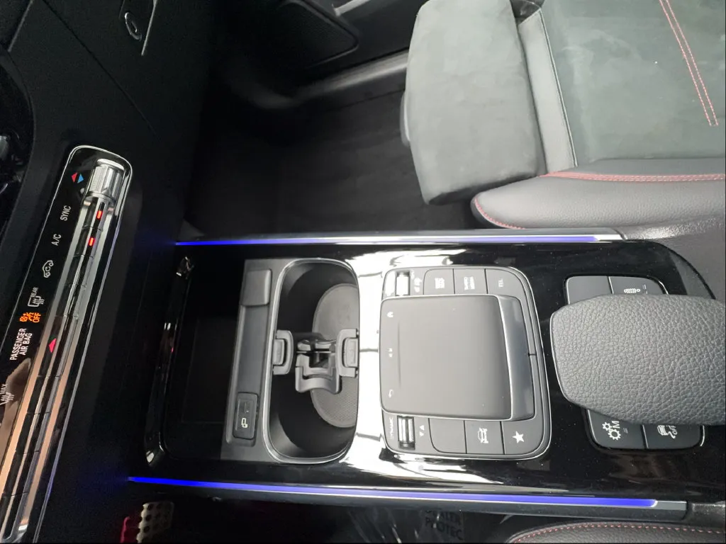 Mercedes-Benz GLA photo 52