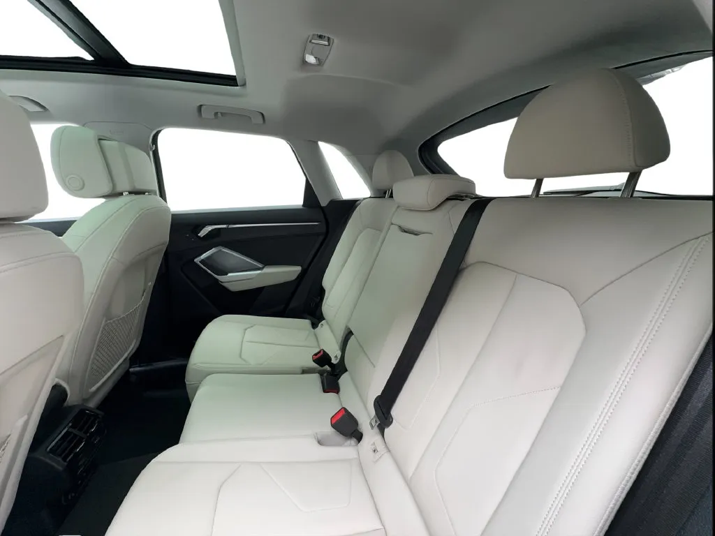 Audi Q3 photo 28