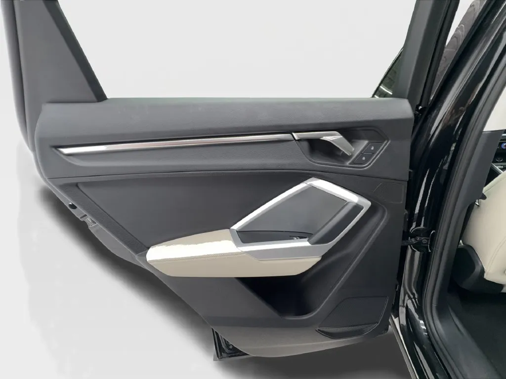 Audi Q3 photo 29