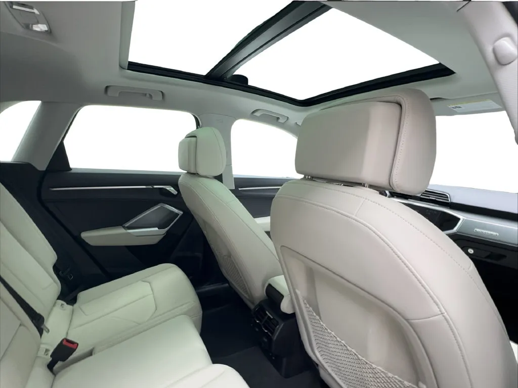 Audi Q3 photo 30