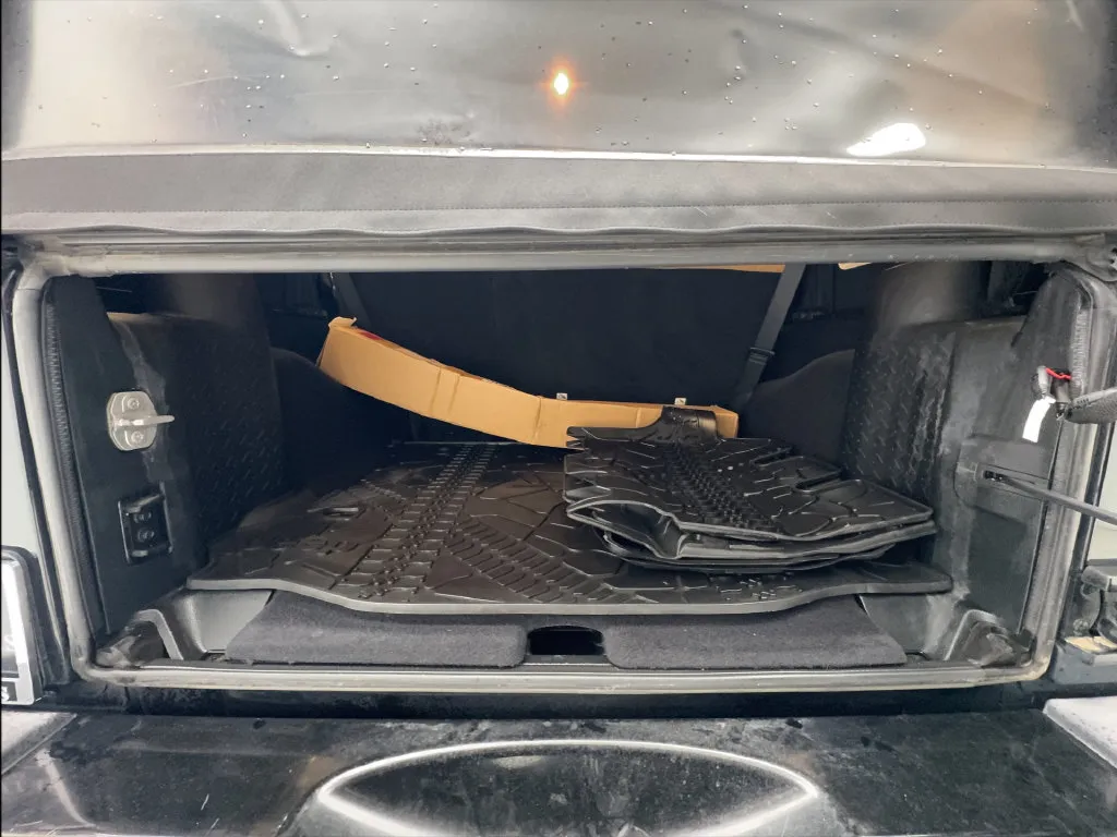 Jeep Wrangler photo 18