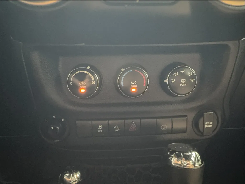 Jeep Wrangler photo 48