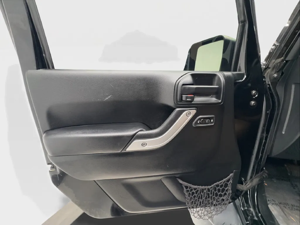 Jeep Wrangler photo 23