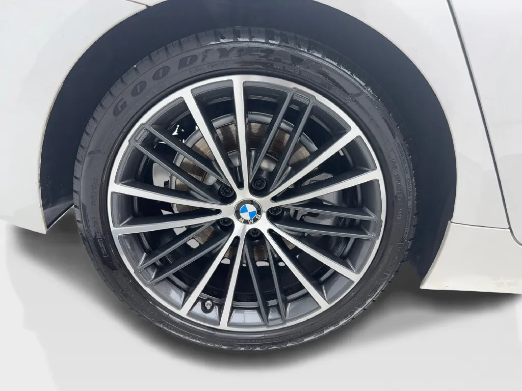 BMW 5 Series photo 16