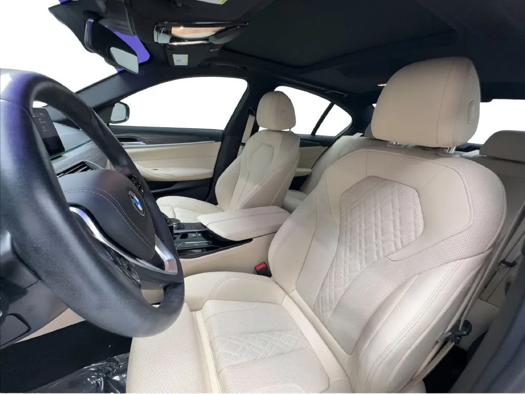 BMW 5 Series photo 21