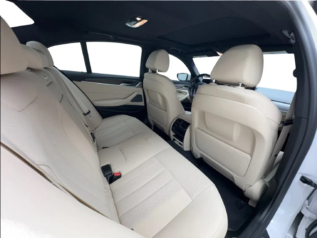 BMW 5 Series photo 27
