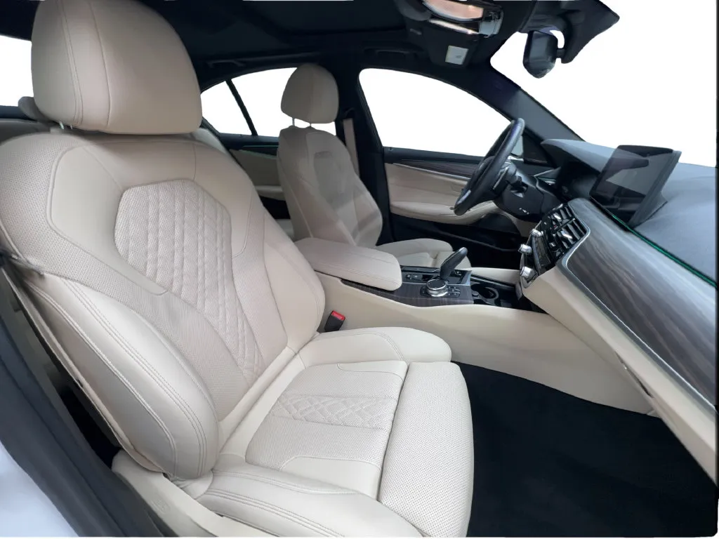 BMW 5 Series photo 32