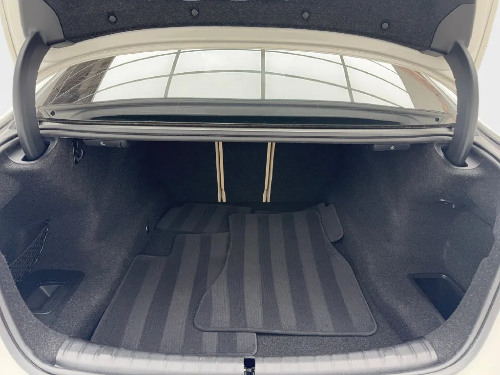 BMW 5 Series photo 18