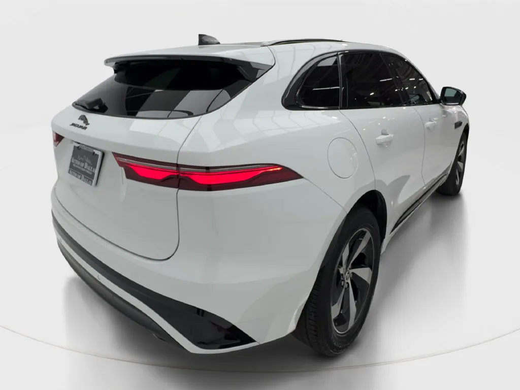 Jaguar F-PACE photo 8