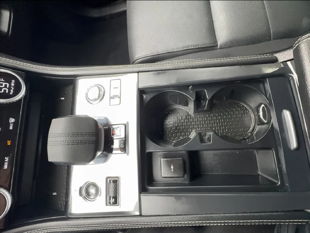 Jaguar F-PACE photo 54